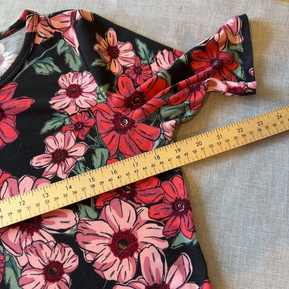 LuLaRoe L Classic T Bold Floral Short Sleeve Top Black Red Pink Cottage Casual - Picture 5 of 6